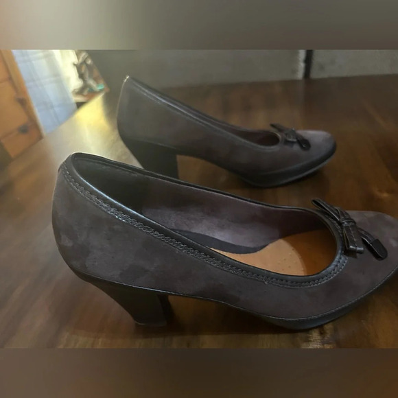 Clarks Artisan Brown Suede Leather Pumps Shoes Chunky Heel size 9M - Picture 2 of 5